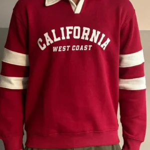 Men’s premium fleece sweatshirt with classic varsity print and contrast collar