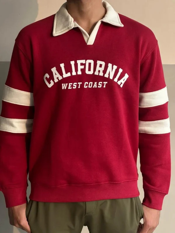 Men’s premium fleece sweatshirt with classic varsity print and contrast collar