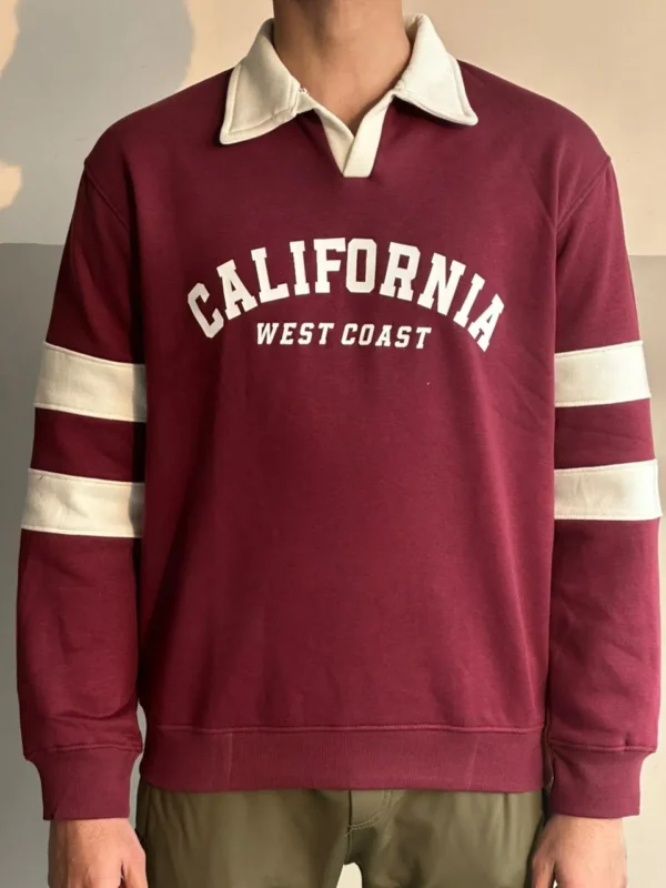 Men’s premium fleece sweatshirt with classic varsity print and contrast collar